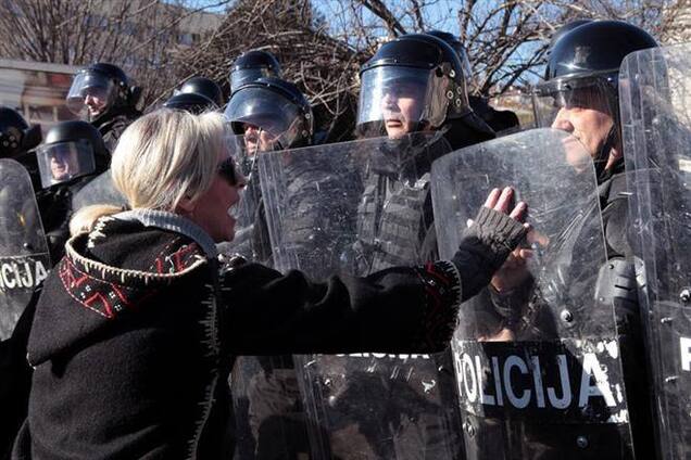 Власти Боснии предлагают протестантам компромисс  