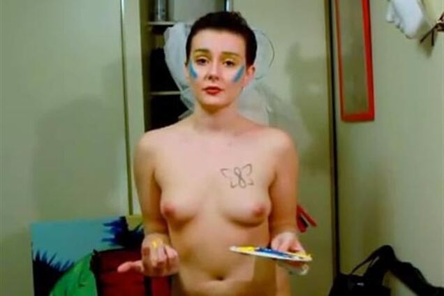 Украинка из Канады поддерживает Евромайдан голышом