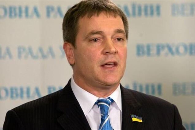 Возврат к Конституции 2004 года парализует власть - регионал