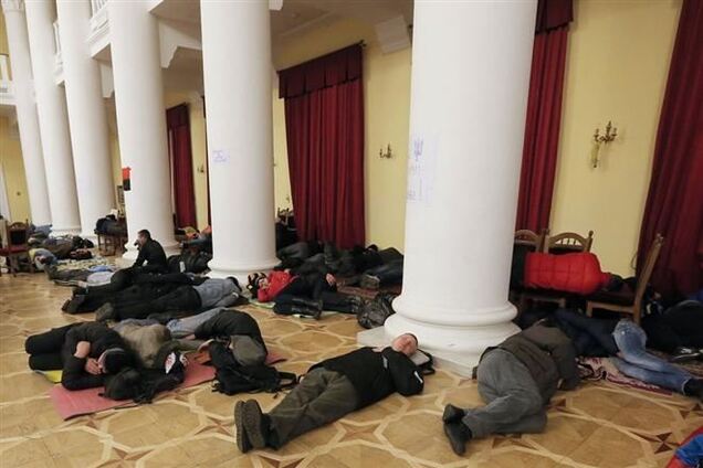 Слідчі приїхали до Львова, щоб допитати потерпілого від вибуху в Будинку профспілок