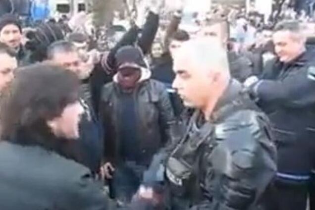 В Боснии спецназ поддержал митингующих против власти