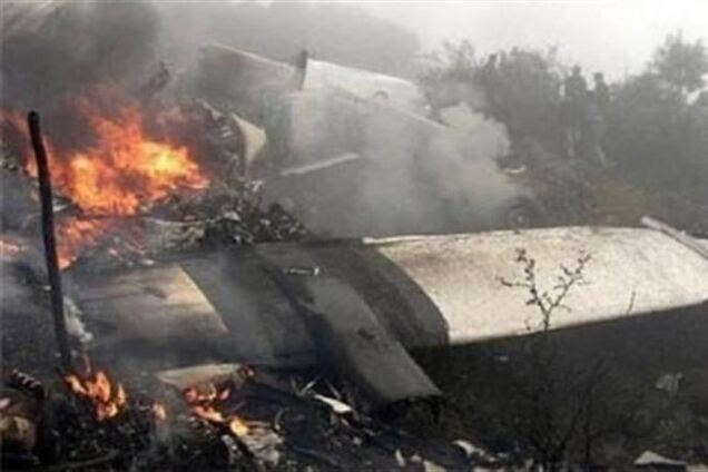 На месте крушение самолета в Алжире нашли одного выжившего