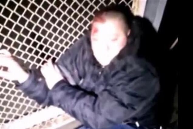 Невідомі влаштували жорсткий допит чоловікові на Майдані Незалежності