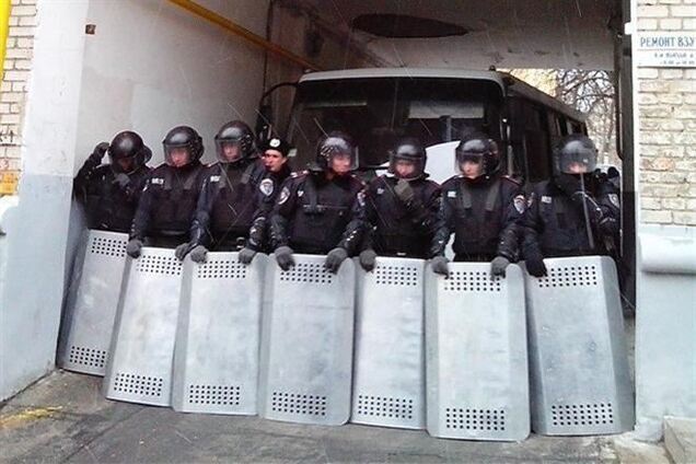 На Грушевского силовики усилили пропускной режим – нардеп