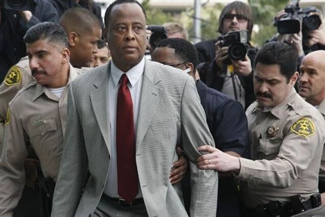 Европейские фанаты отсудили у экс-врача Майкла Джексона €5