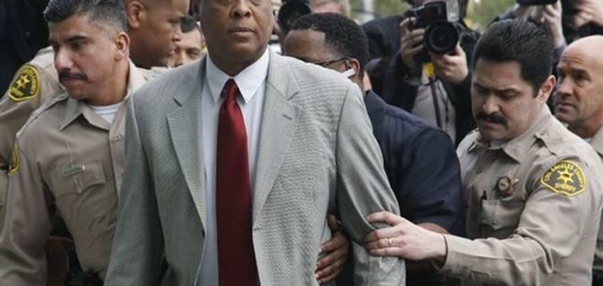 Европейские фанаты отсудили у экс-врача Майкла Джексона €5