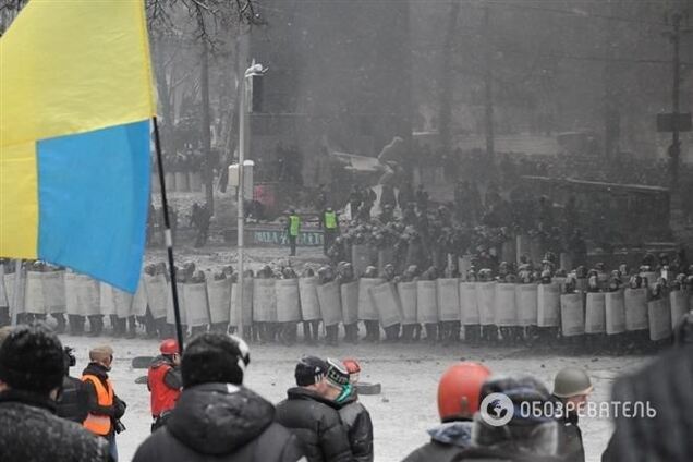 Между активистами и милицией на Грушевского появилось 'кладбище'