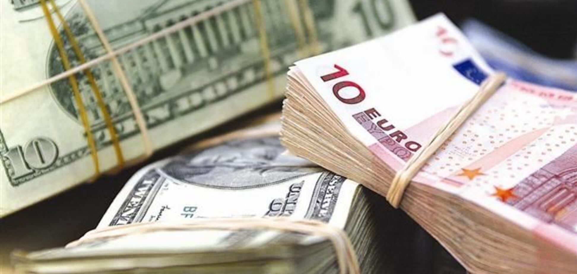 Доллар и евро снова выросли на межбанке