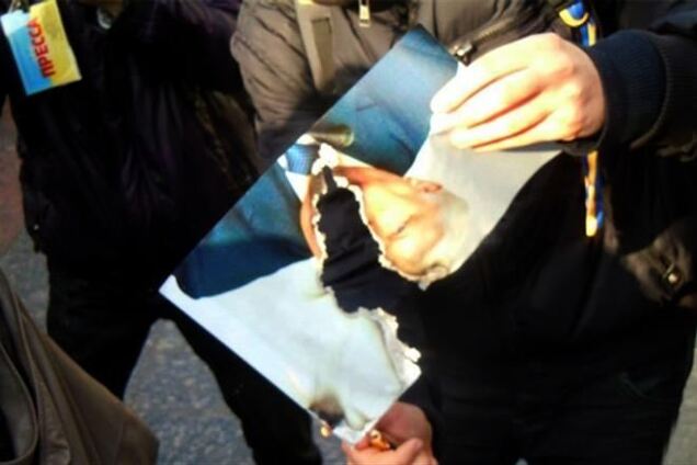 За спалення фото Захарченко та Пшонки активістам світить стаття