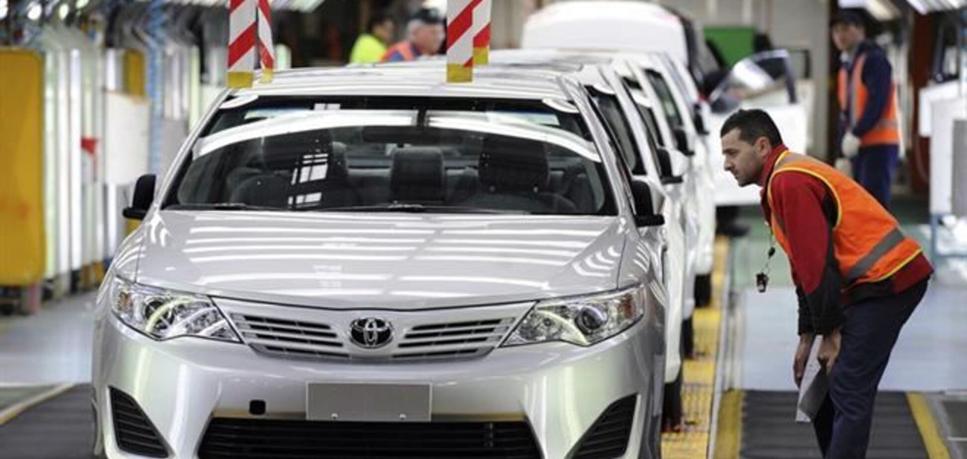 Toyota останавливает производство автомобилей Camry