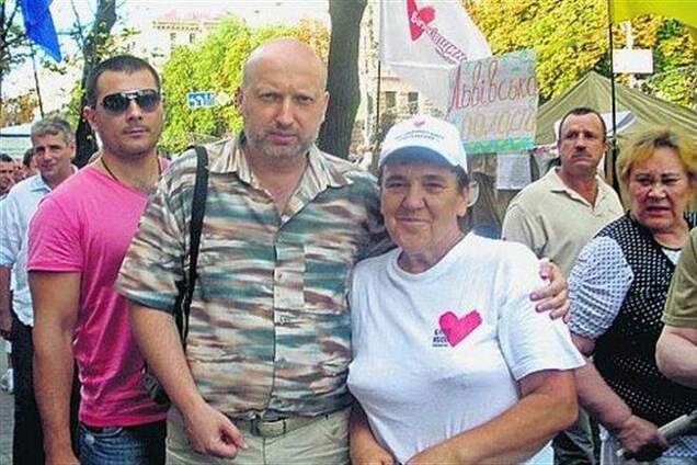 Сторонница Тимошенко: уже давно можно было бы Юлю забрать силой