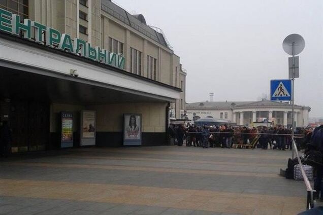 В Киеве заминировали центральный ж/д вокзал - СМИ