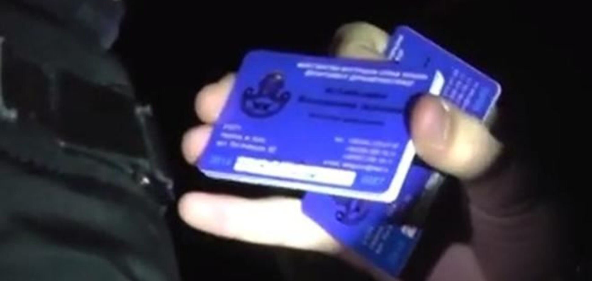 В Киеве изъяли партию фальшивых визиток руководства ГАИ