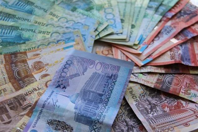 Казахстан отказался от повторной девальвации тенге