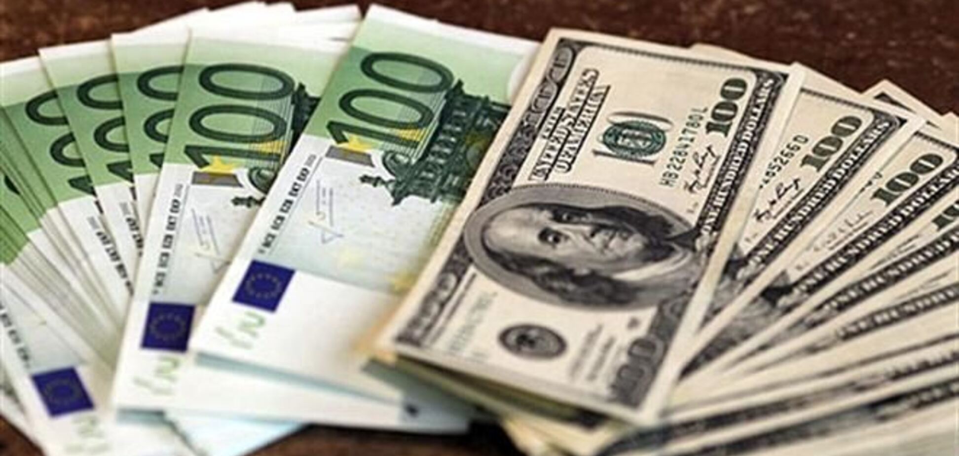 Доллар и евро вновь выросли на межбанке