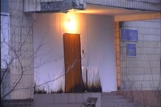 В Киеве неизвестные подожгли здание милиции