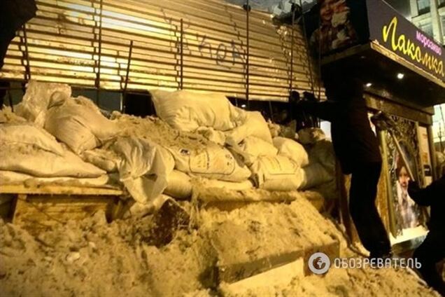 Баррикады на Грушевского укрепят мешками с песком