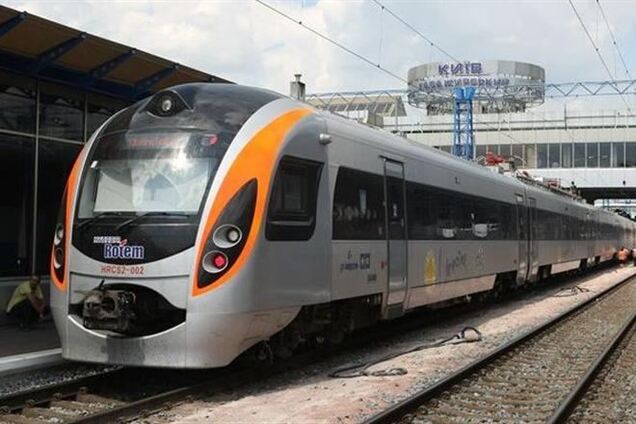 'Укрзализныця' сняла с рейсов экспрессы Hyundai