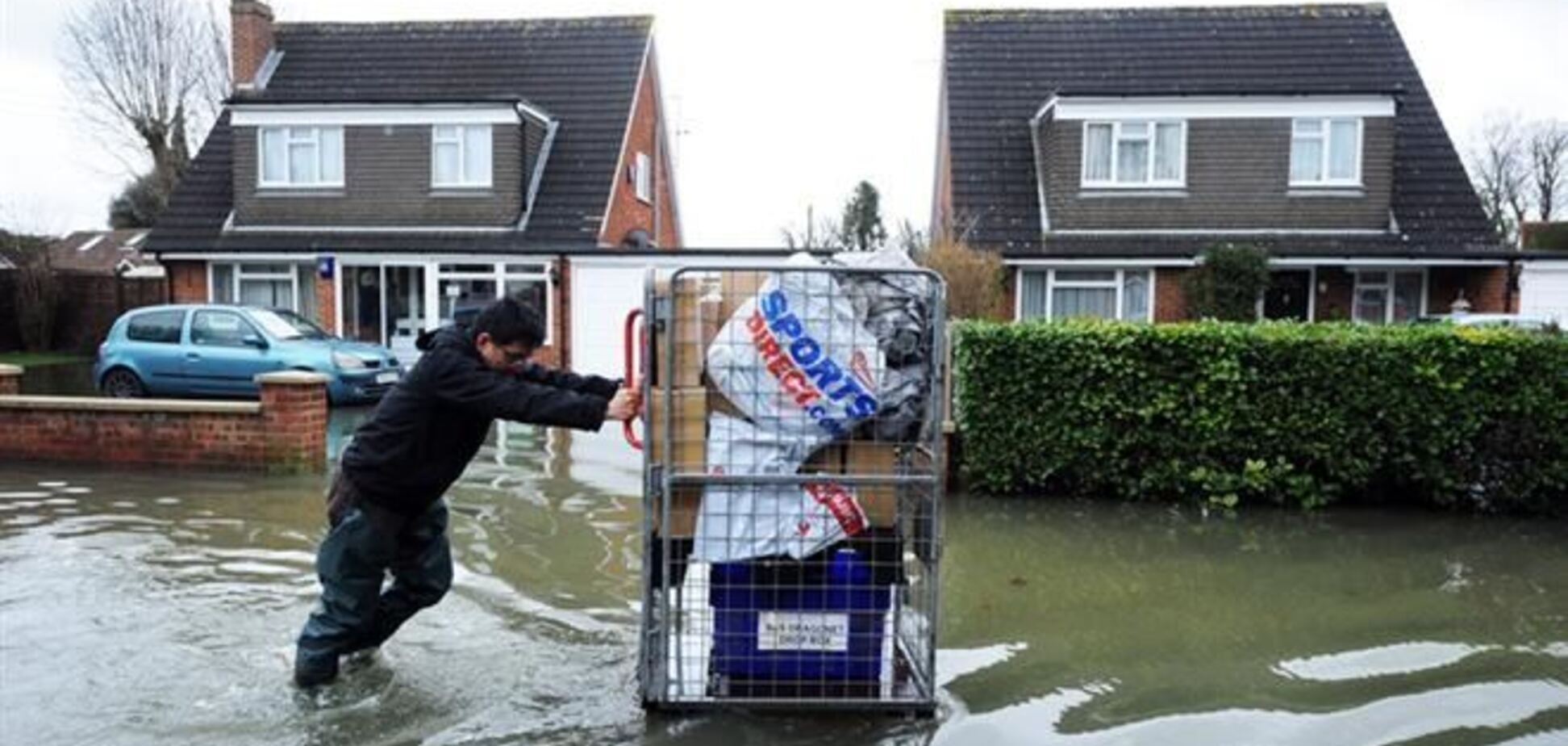 Более 300 тыс. домов обесточены в Великобритании и Ирландии