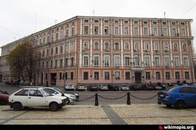 В Киеве участники акции протеста повредили автомобиль столичной милиции