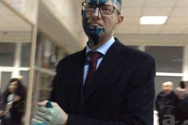 Мужчина, обливший зеленкой Яценюка, имел судимость