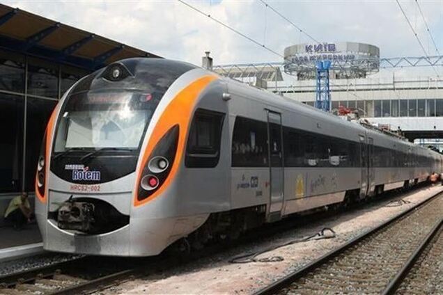 'Укрзализныця' призналась, что сняла с рейсов поезда Hyundai из-за поломки