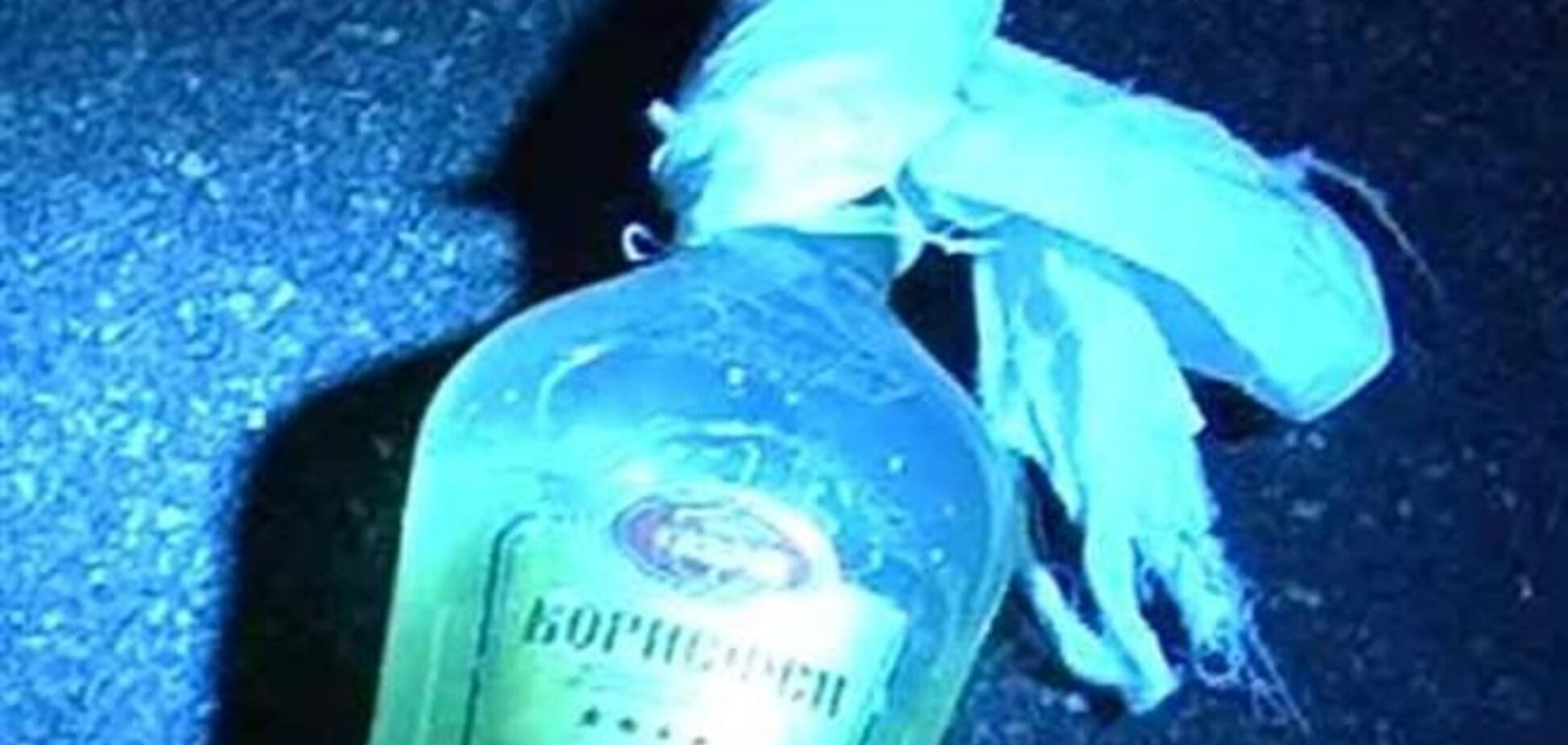 В Херсоне трое парней бросили в офис партии 'коктейль Молотова'