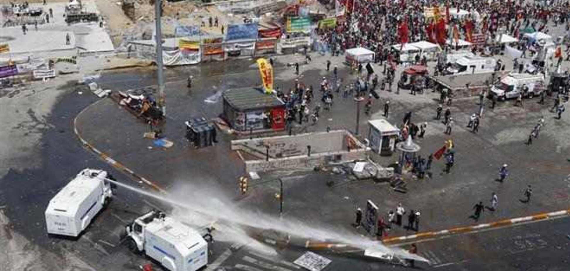 Полиция Анкары применила водометы и слезоточивый газ против демонстрантов 