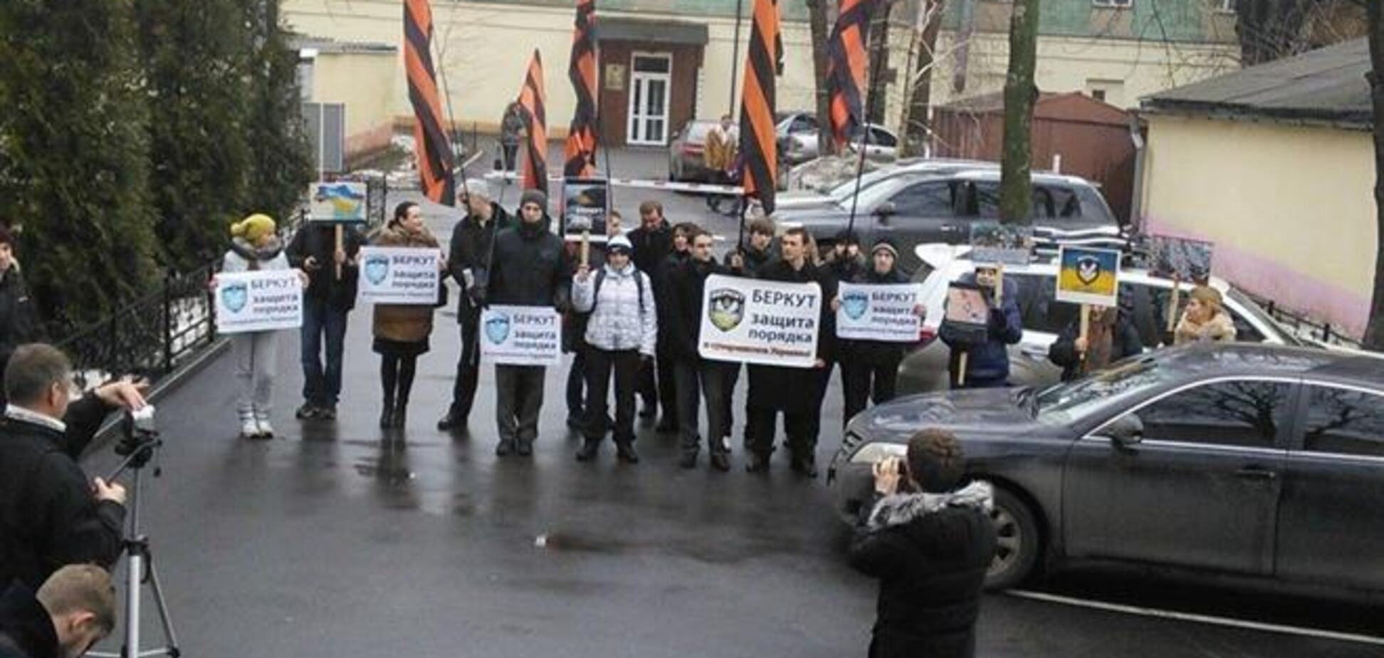 В Киеве 15 человек митингуют в поддержку 'Беркута'