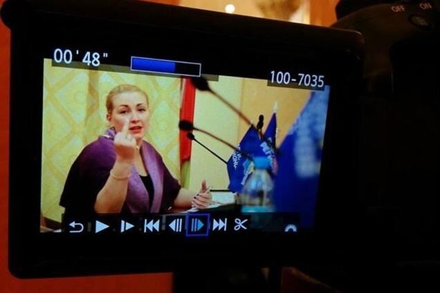 Депутат від Партії регіонів показав журналістам середній палець