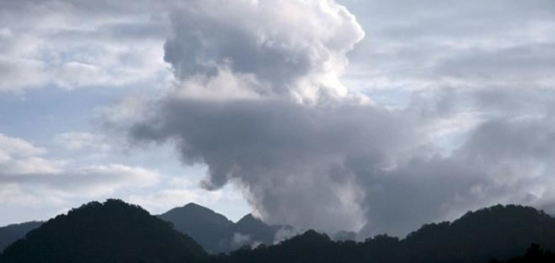 В Індонезії з'явилися перші жертви виверження вулкана