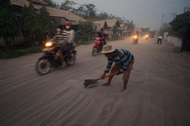 Индонезия: население эвакуируют из-за вулкана