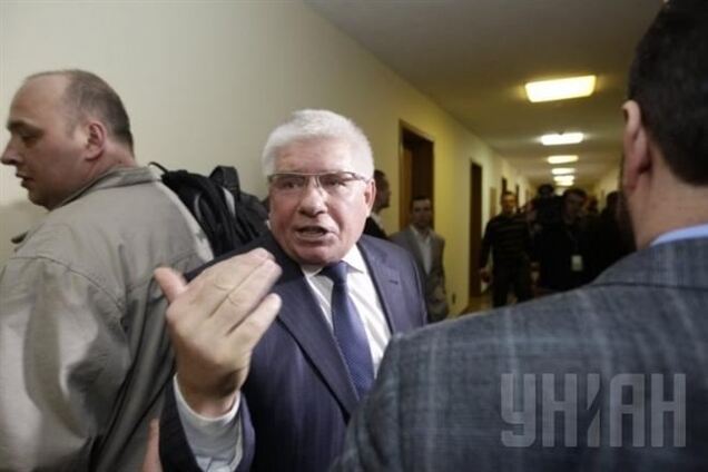 Чечетова забросали обертками от конфет