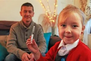 5-летняя девочка спасла отца от смерти