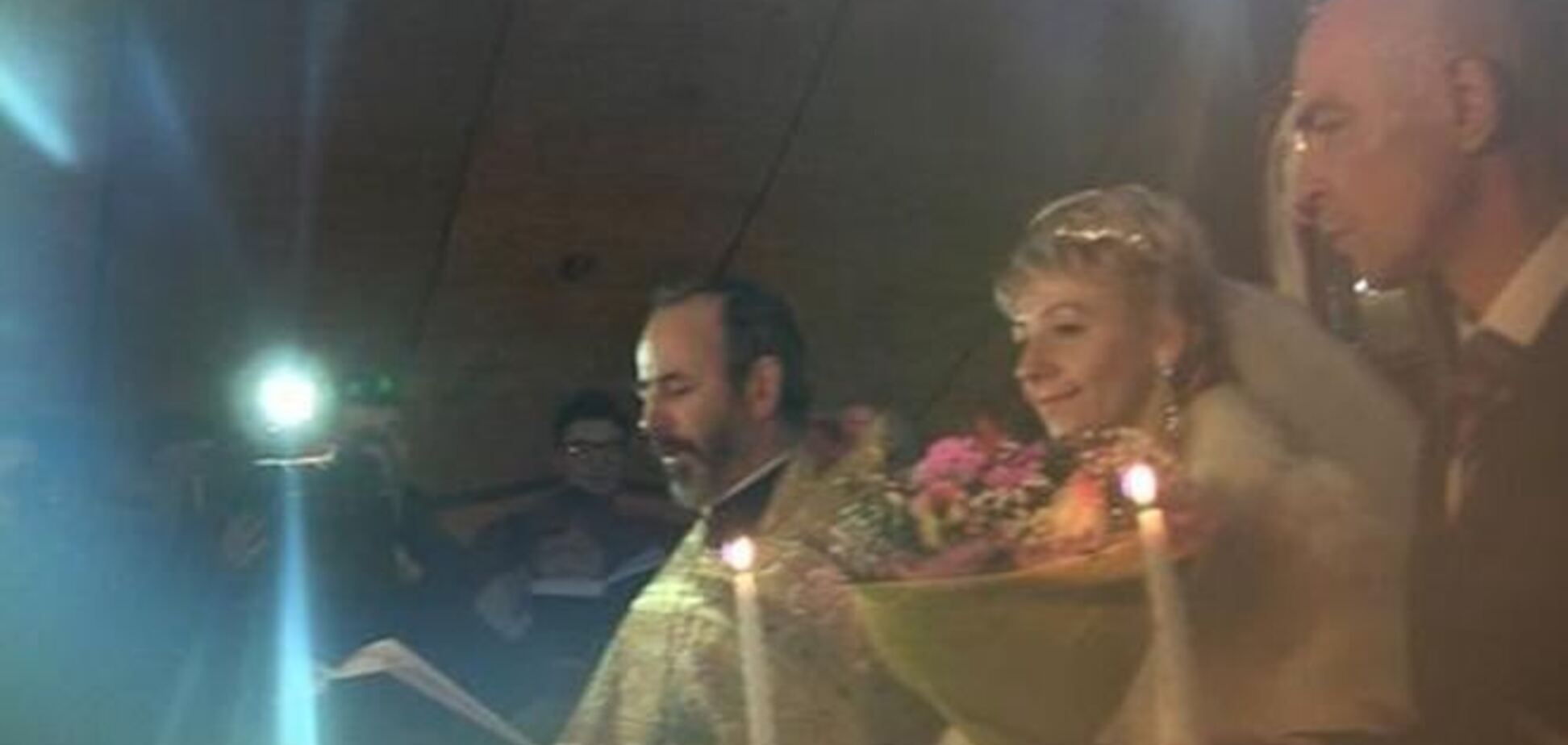 Революционная свадьба: молодожены обвенчались в полевом храме на Евромайдане