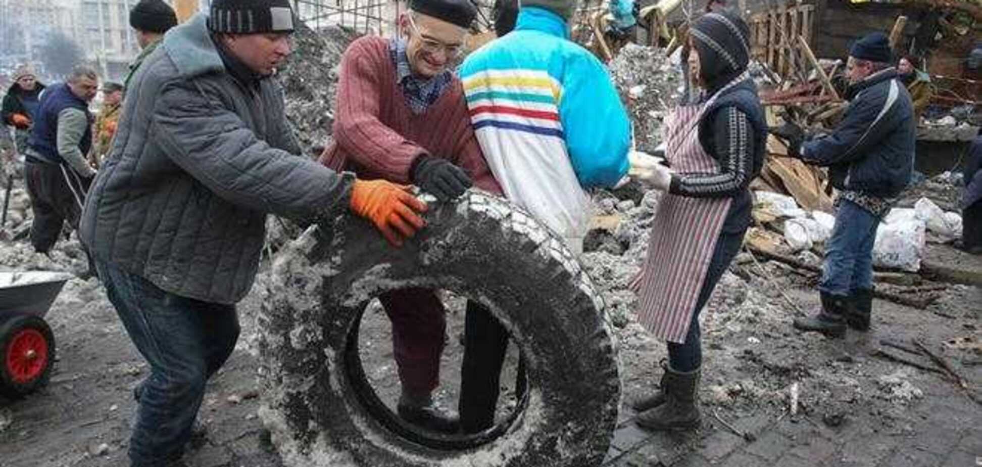 Самооборона Майдана начала драку с общественными активистами