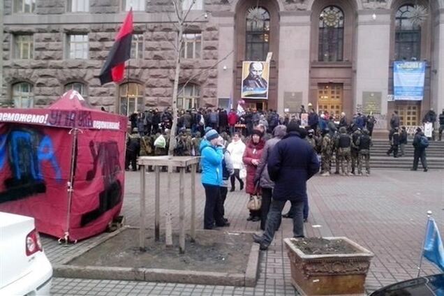 Евромайдановцы передали здание КГГА властям