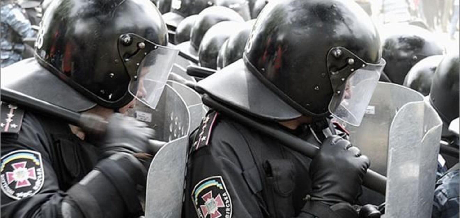 Влада стягує до Києва внутрішні війська - УДАР