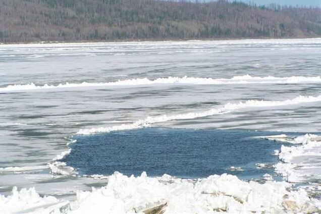 На Київщині дві людини загинули, провалившись під лід