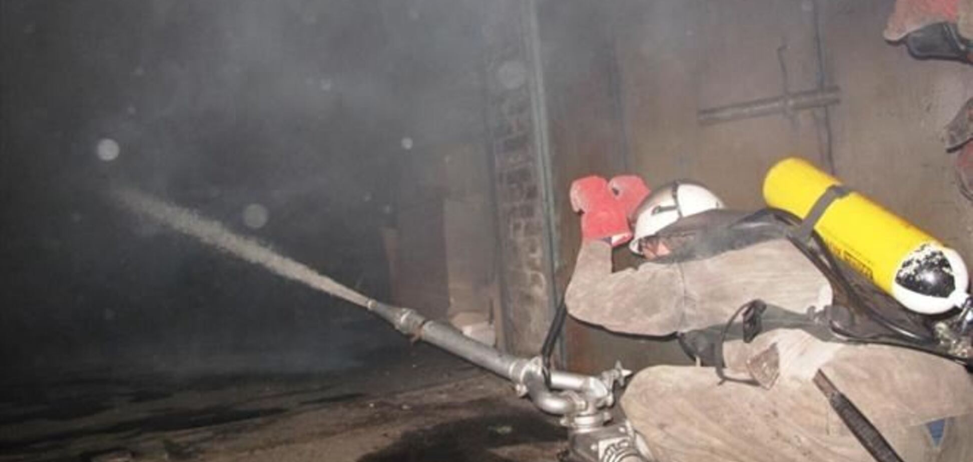 В Киеве горело складское помещение