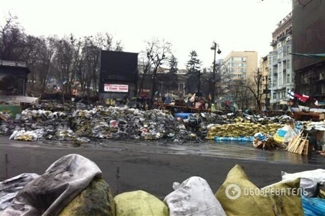 Комунальники вивезли з Грушевського дві вантажівки сміття, залишеного силовиками 