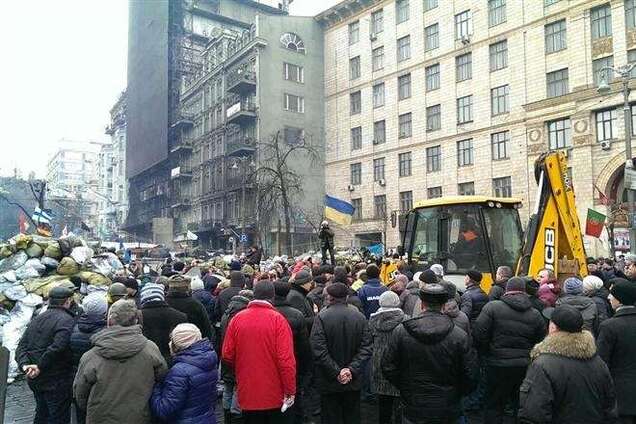 По Грушевского уже ездят автомобили