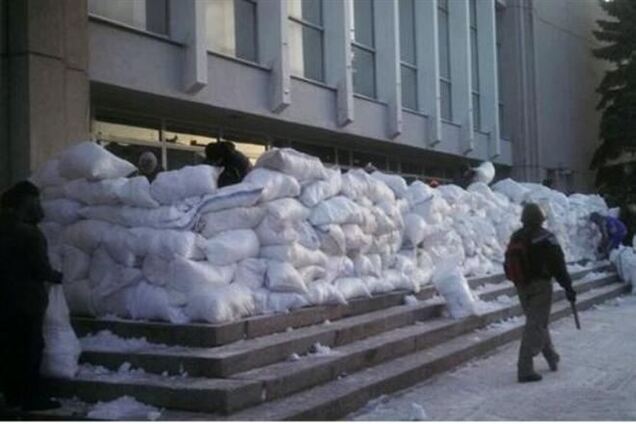 Протестующие освободили здание облсовета в Полтаве