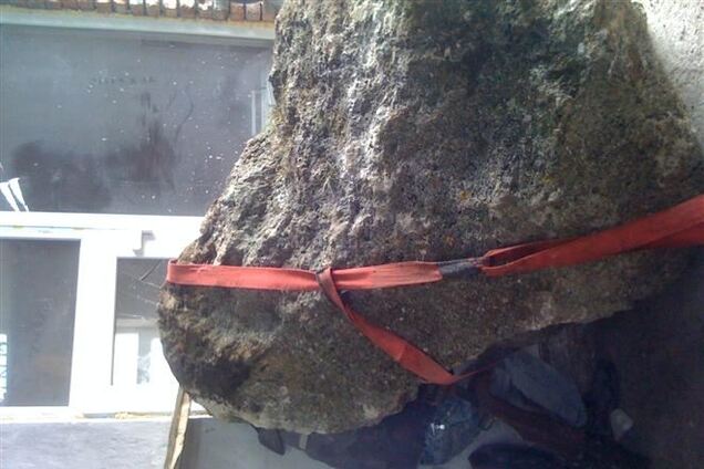 У Криму на робітника впав камінь вагою чотири тонни