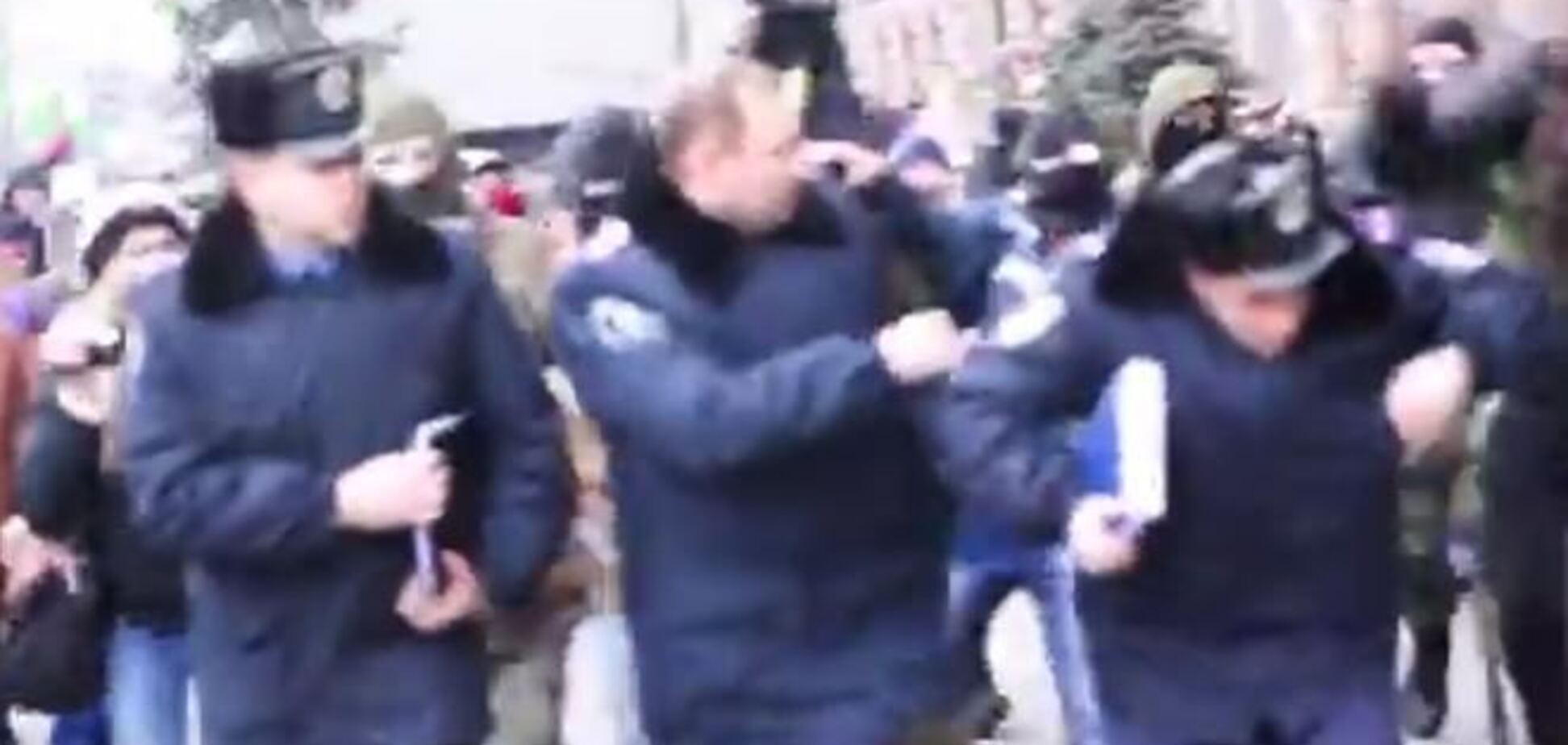 По факту нападения на милиционеров возле КГГА открыто уголовное производство