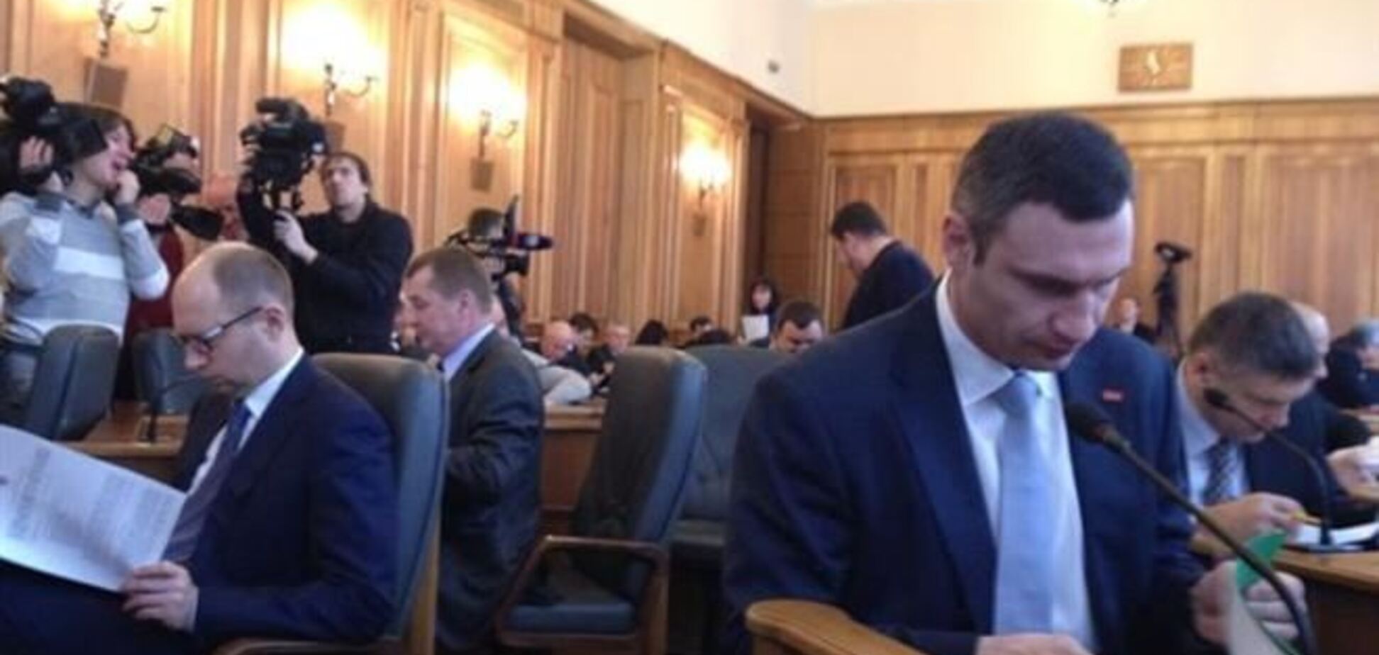 Кличко и Яценюк перед поездкой в Берлин пришли на Согласительный совет