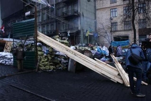 Из-за ворот на Грушевского опять приостановлено транспортное движение