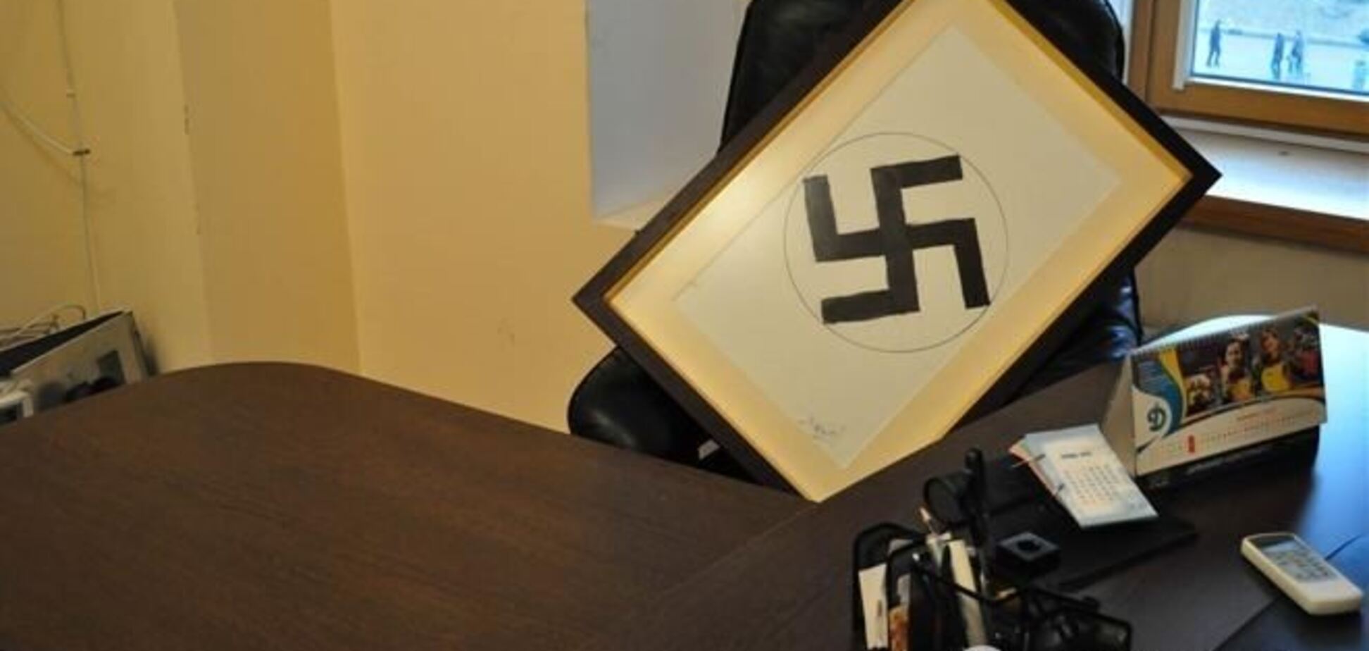 Грязевые процедуры в КГГА: мусор мешками, украденная техника и свастика