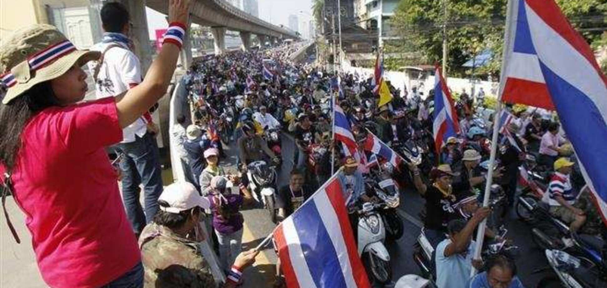 В Бангкоке сохраняется чрезвычайное положение