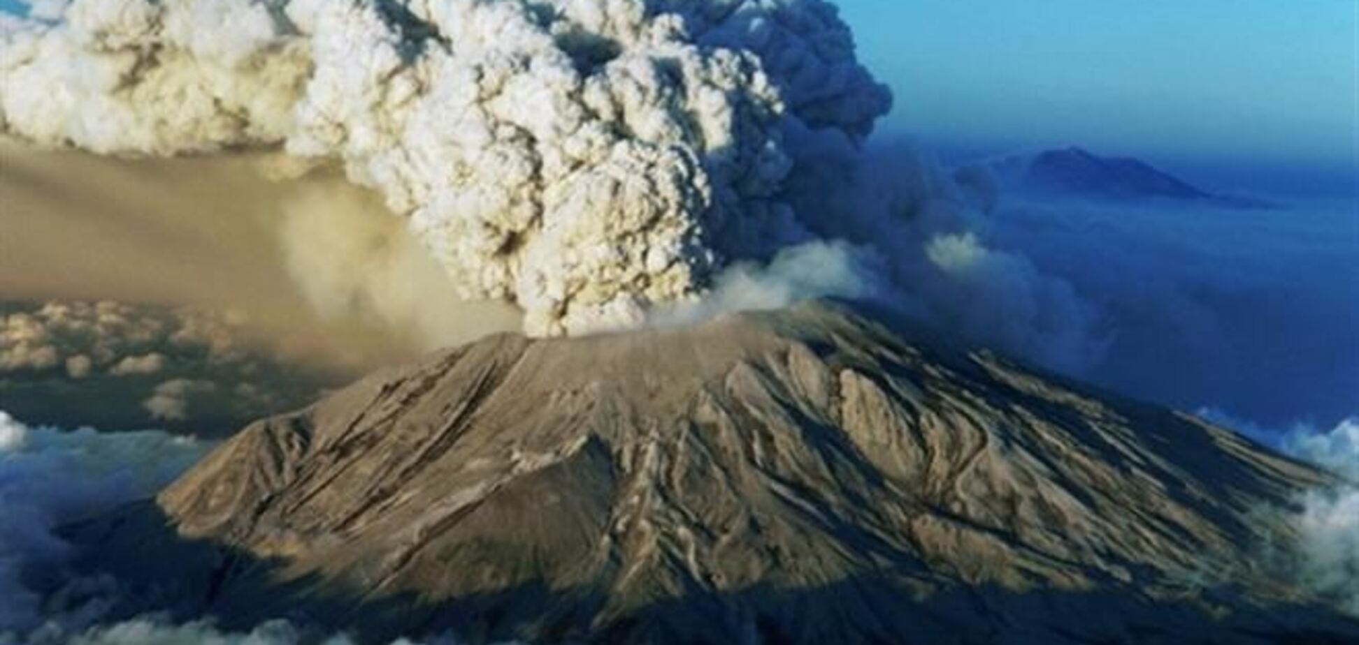 В Индонезии произошло мощное извержение вулкана